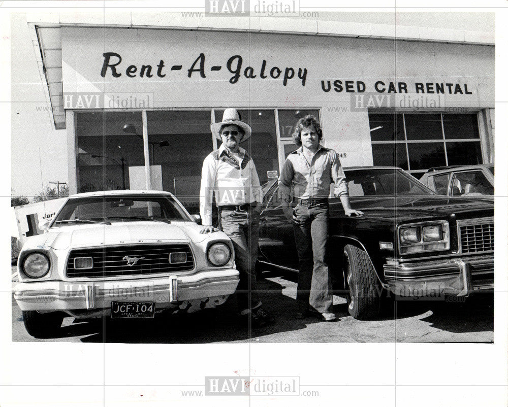 1980 Press Photo Automobile Dealership - Historic Images