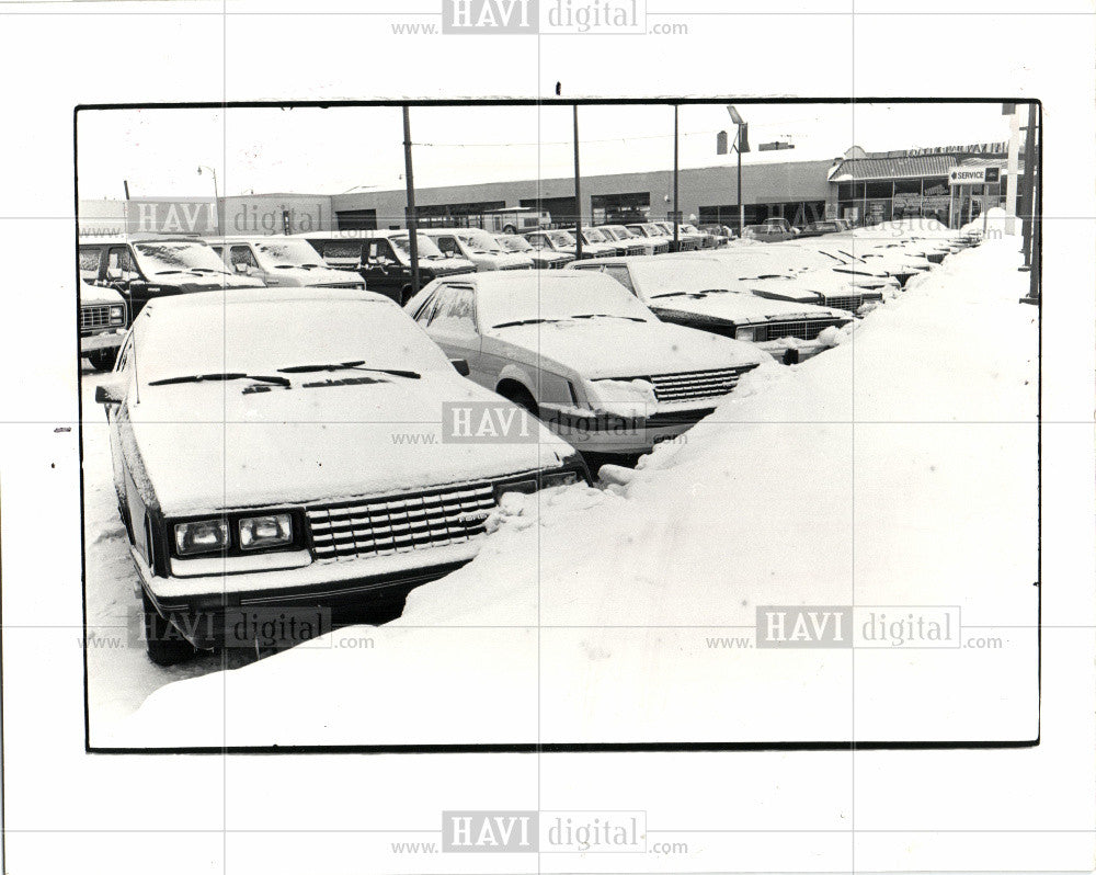 1982 Press Photo Automobile Dealership - Historic Images