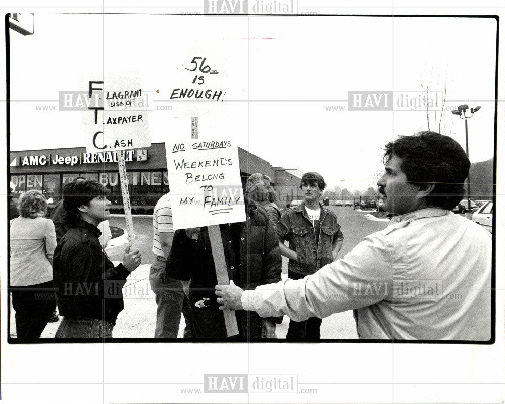 1984 Press Photo Automobile dealership AMC Renault - Historic Images