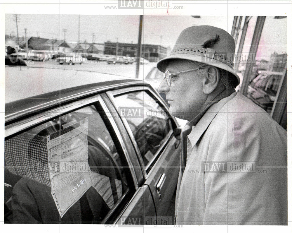 1980 Press Photo sticker on used car - Historic Images