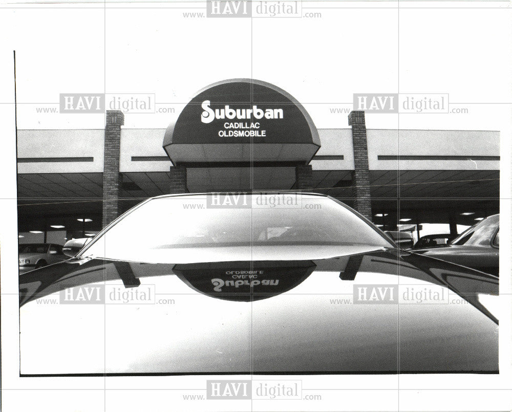 1993 Press Photo Suburban Olds Troy Oldsmobile dealer - Historic Images