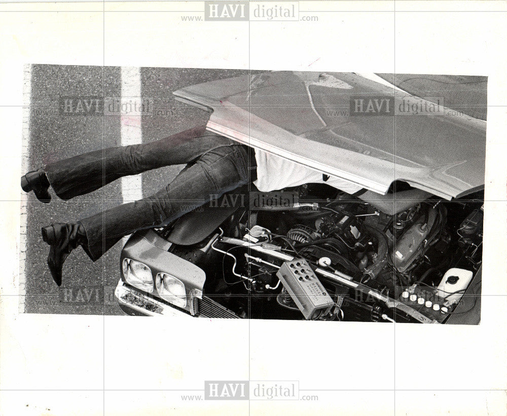 1973 Press Photo Automobile mechanic - Historic Images