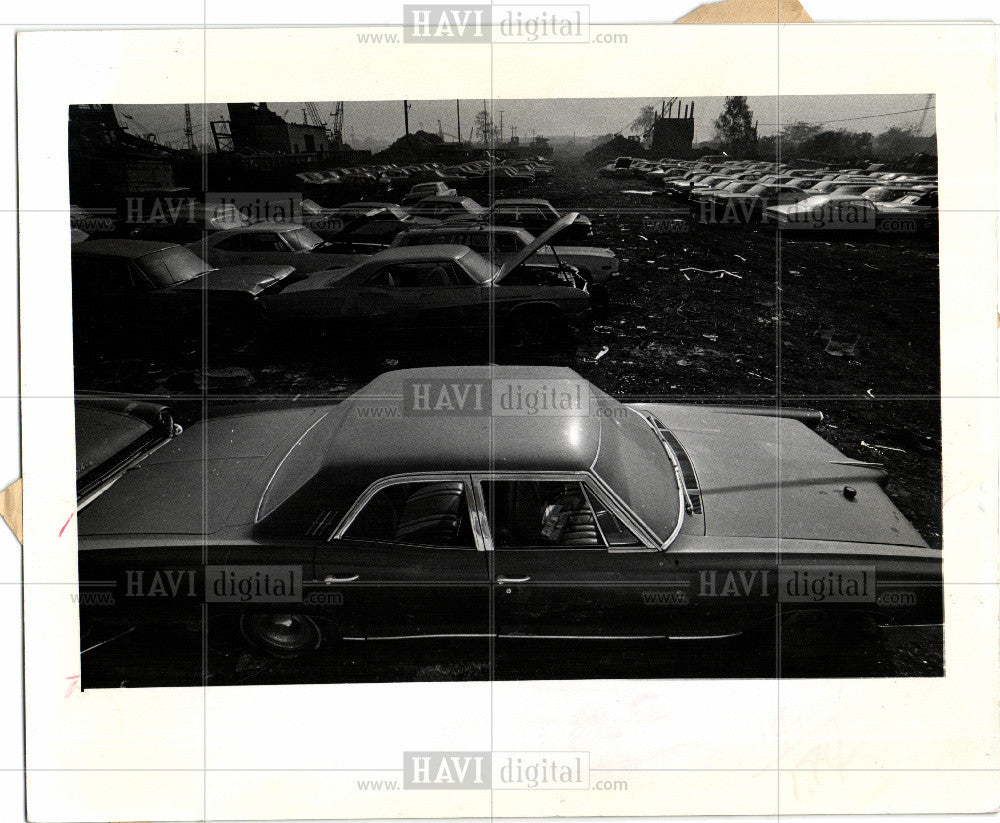 1973 Press Photo Automobile Junk Yard Cars Abandoned - Historic Images