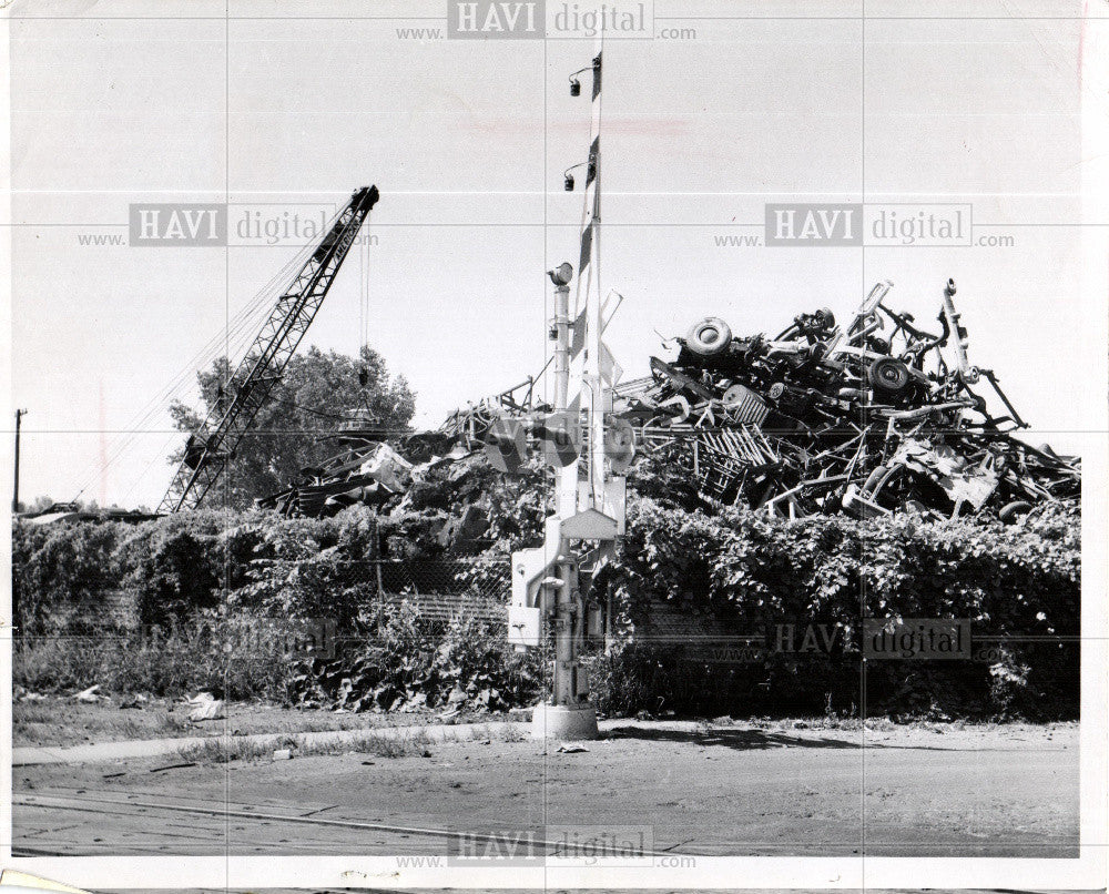 1960 Press Photo Junk yard - Historic Images