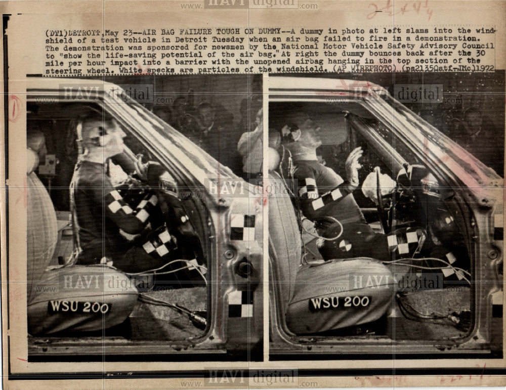 1972 Press Photo air bag safety test demonstration car - Historic Images