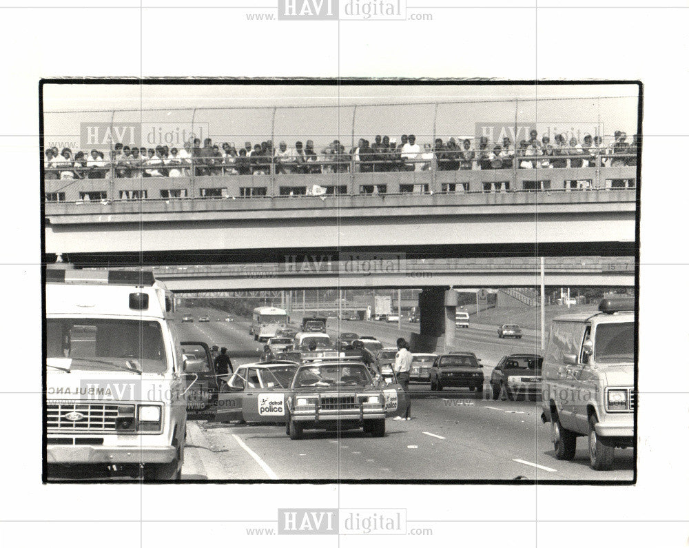 1987 Press Photo car accident accident victim auto - Historic Images