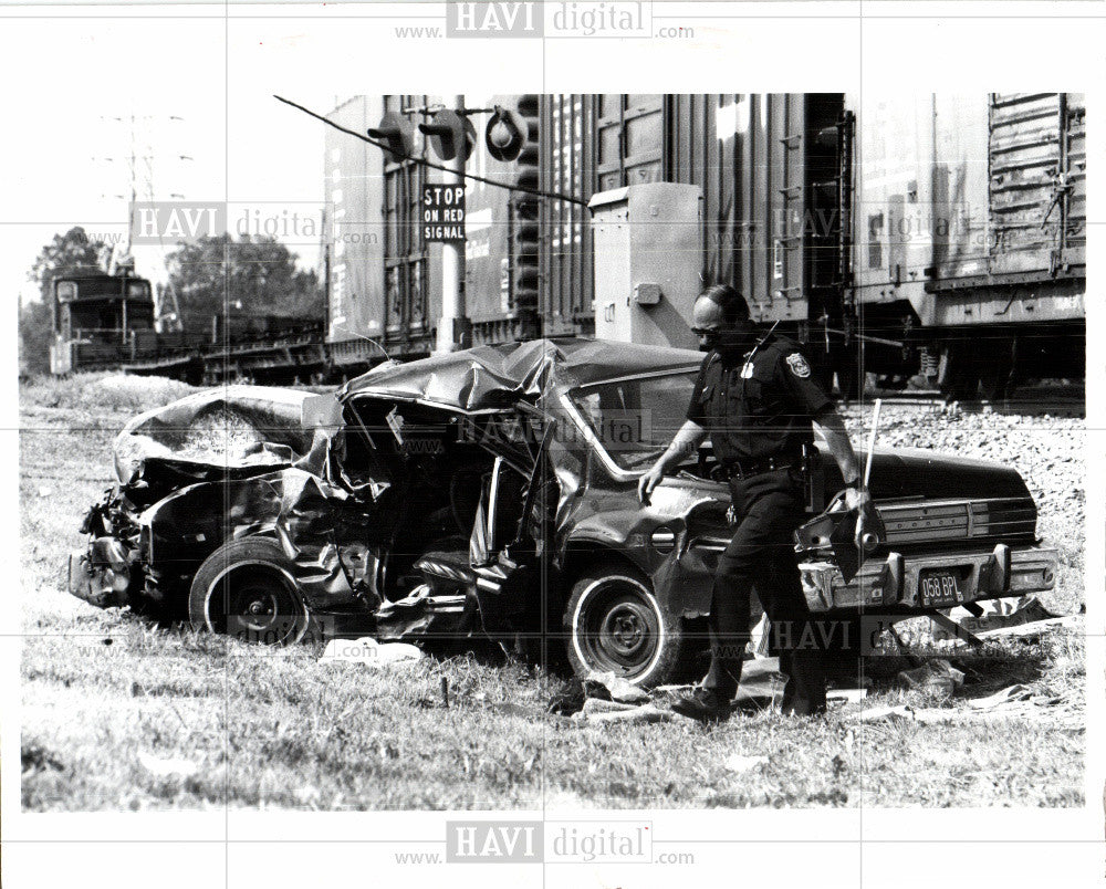 1990 Press Photo Car Train Accident - Historic Images