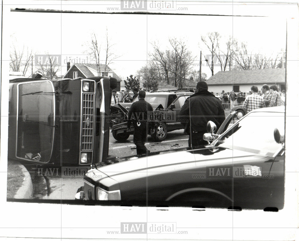 1992 Press Photo Detroit Police St Clair Shores Crash - Historic Images