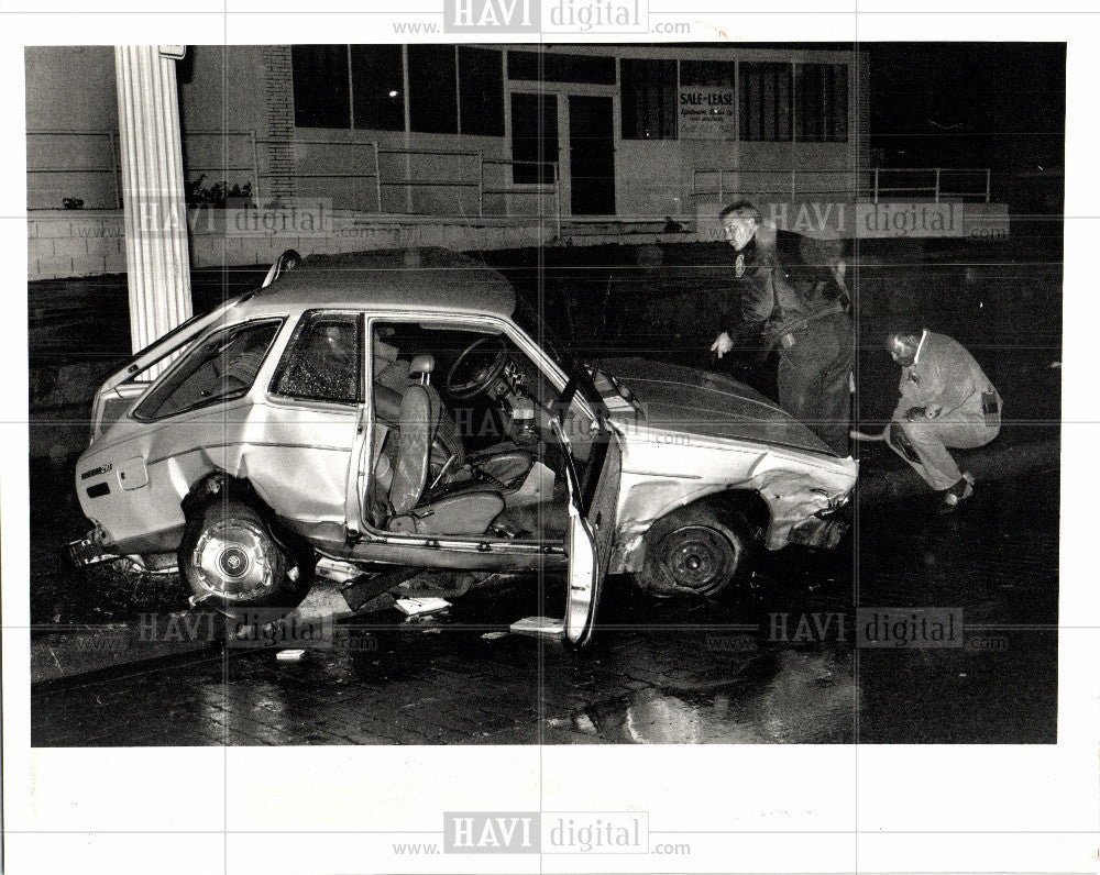 1990 Press Photo Automobile Accident Highland Park - Historic Images