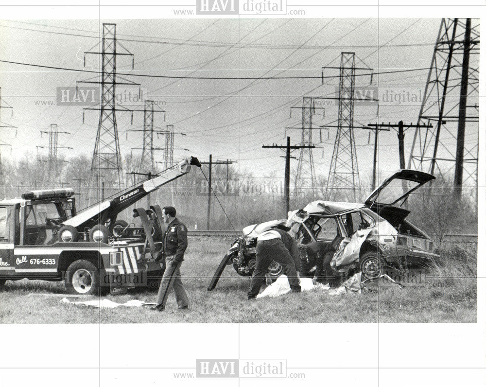 1985 Press Photo car-train collision man dead police MI - Historic Images