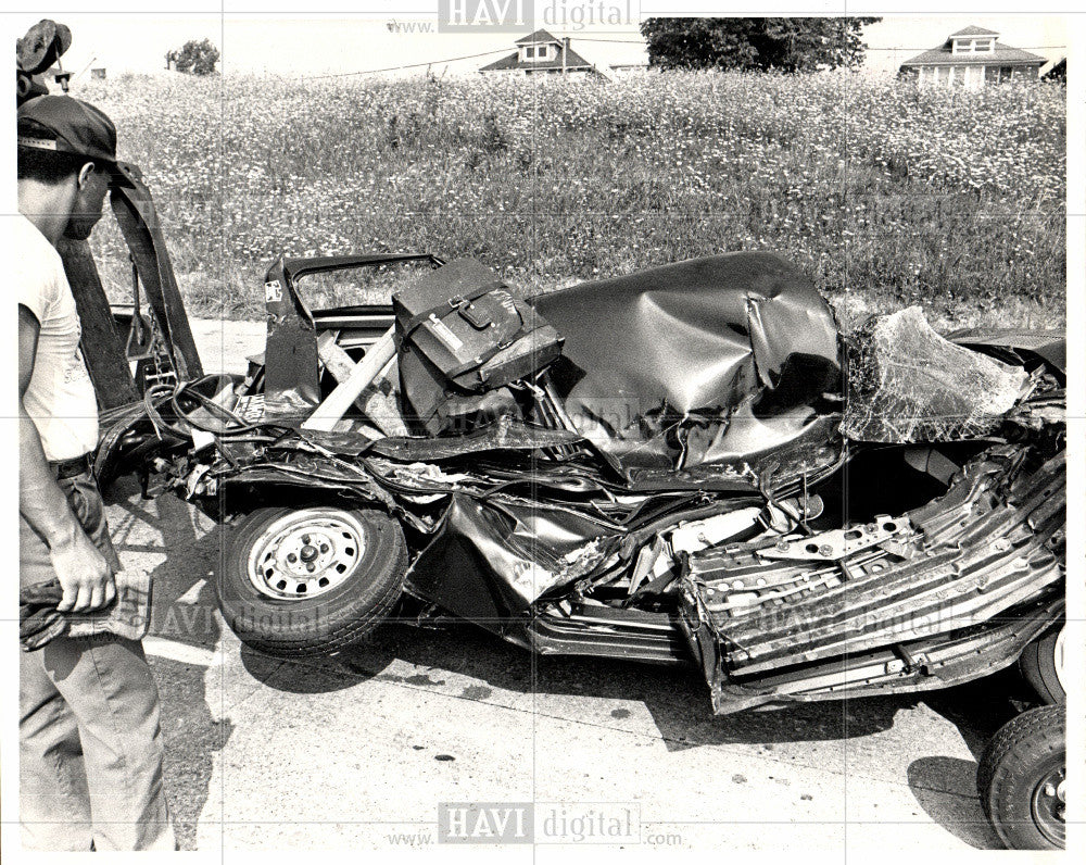 1983 Press Photo Car Accident Mangled Wreck I-94 - Historic Images