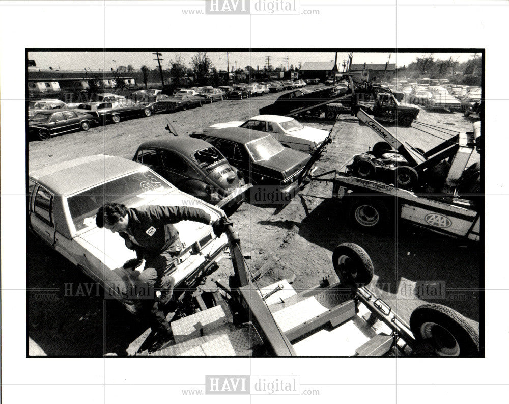 1987 Press Photo Automobiles Abandoned Detroit Salvage - Historic Images