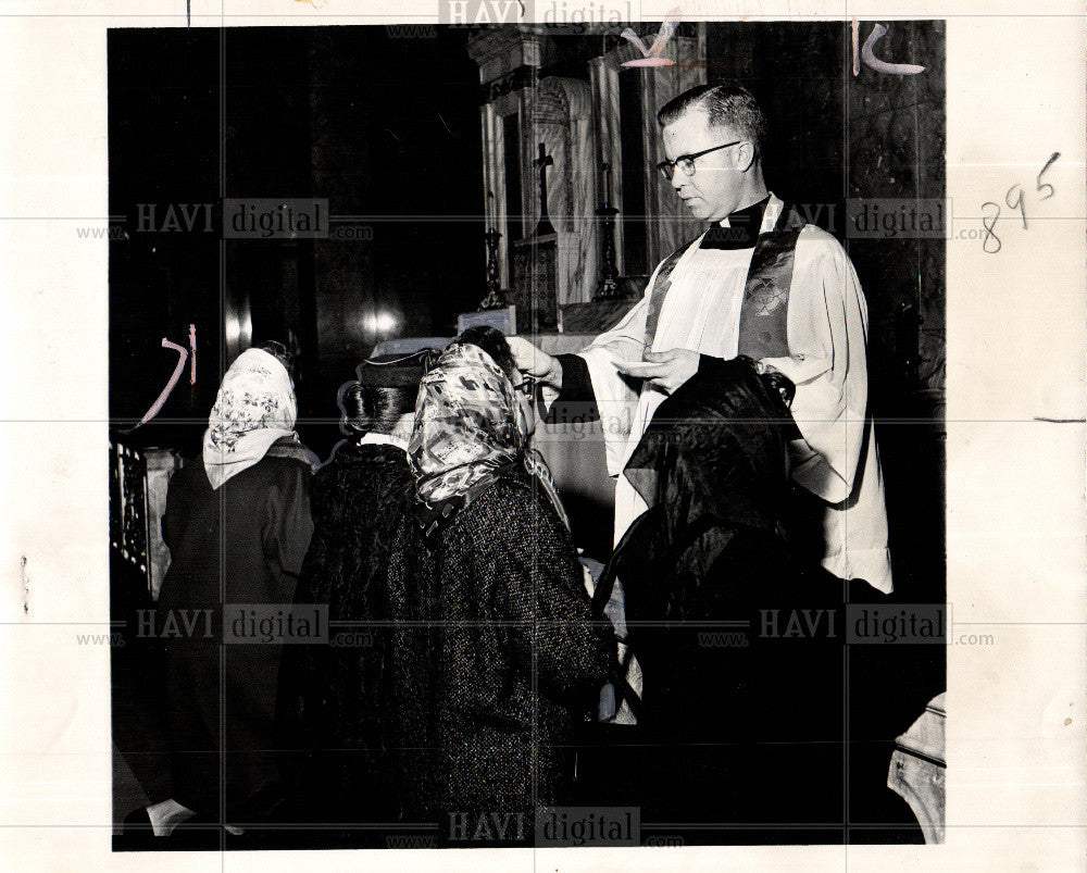 1961 Press Photo church priest Ash Wendesday - Historic Images