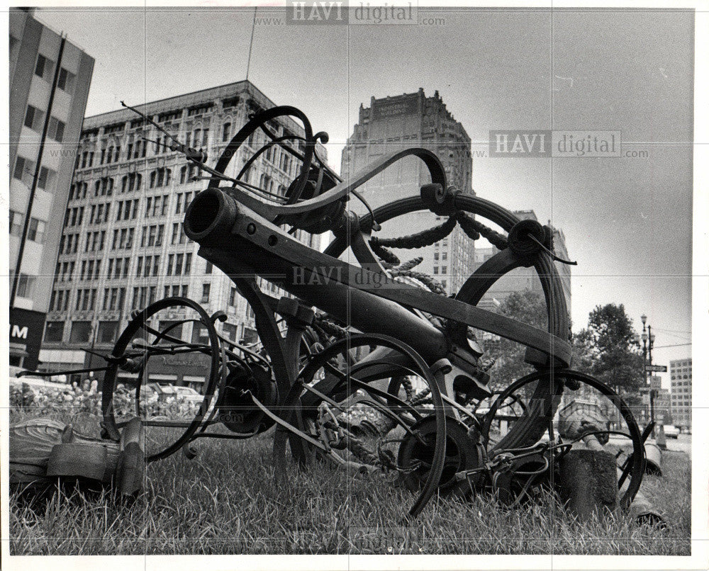 1969 Press Photo SCULPTURE Clifford &amp; Washington Blvd. - Historic Images