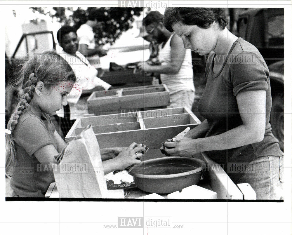 1978 Press Photo Archaeology Pottery artifacts biofacts - Historic Images