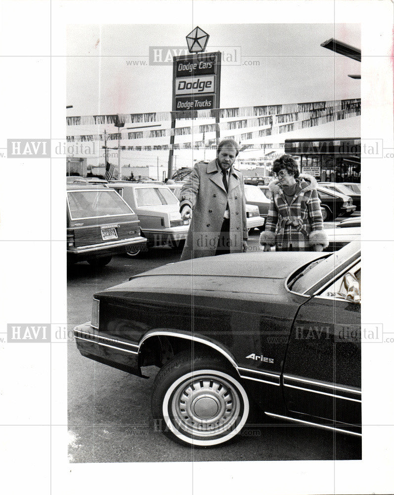 1980 Press Photo Automobile dealership Chrysler - Historic Images
