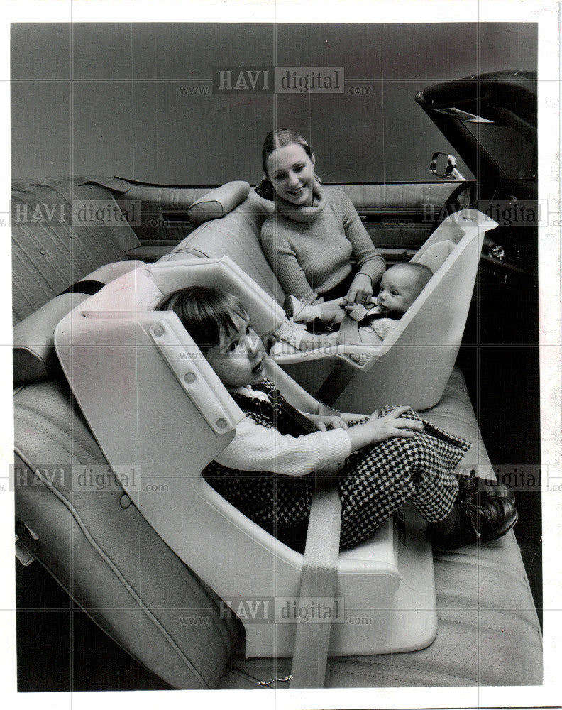 1984 Press Photo Child automobile safety seat - Historic Images