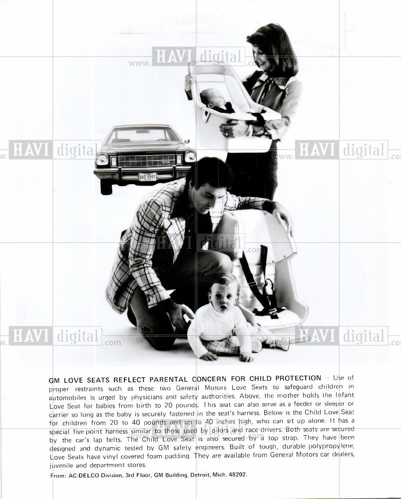 1977 Press Photo GM Love Seats baby seat car safety - Historic Images