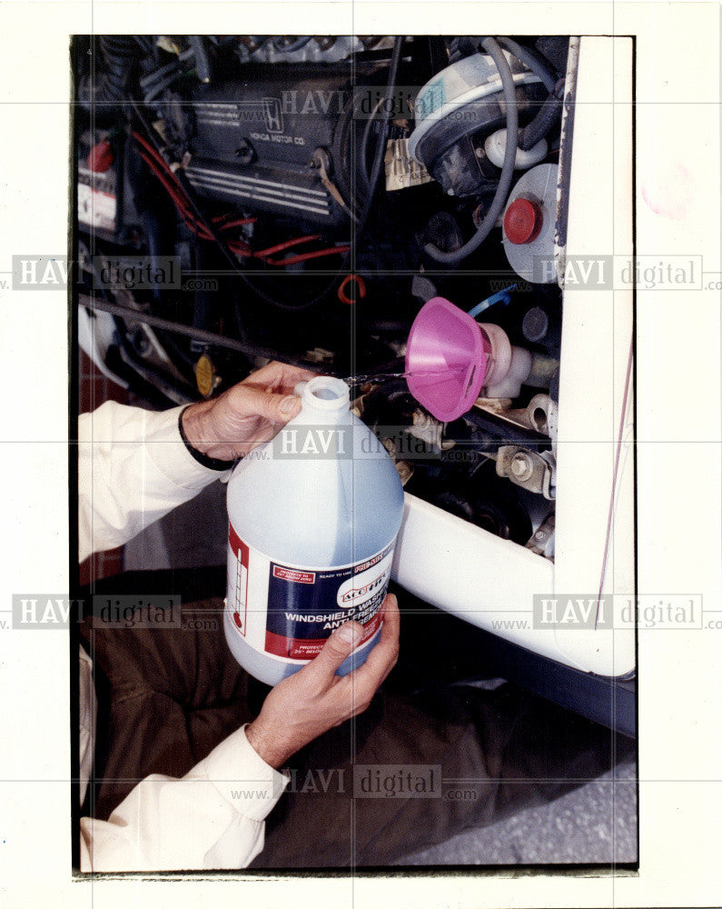 1992 Press Photo Windshield Washer Fluid Car Engine - Historic Images