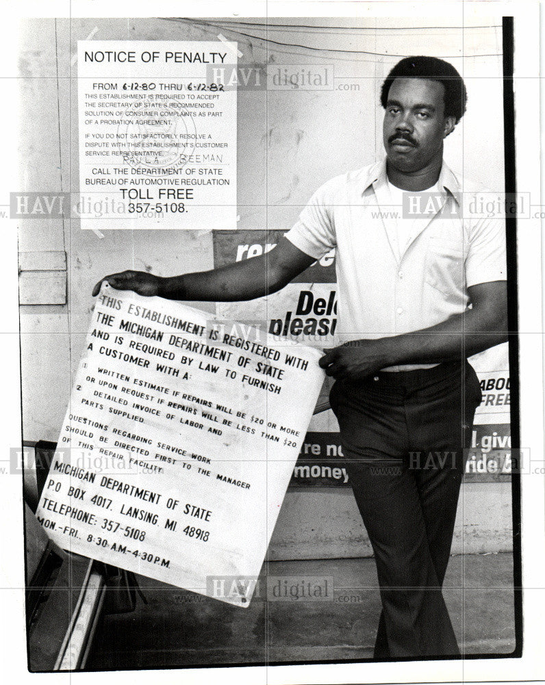 Press Photo Automobile-Mechanic - Historic Images