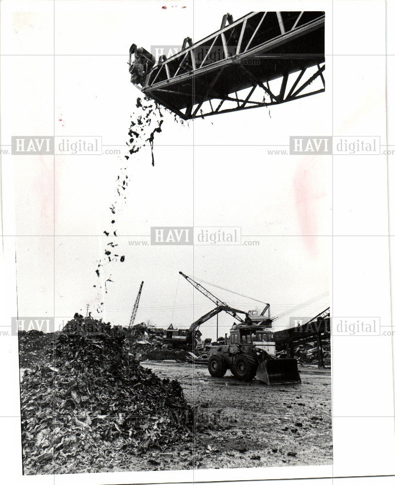 1975 Press Photo Junk yard, scrap - Historic Images