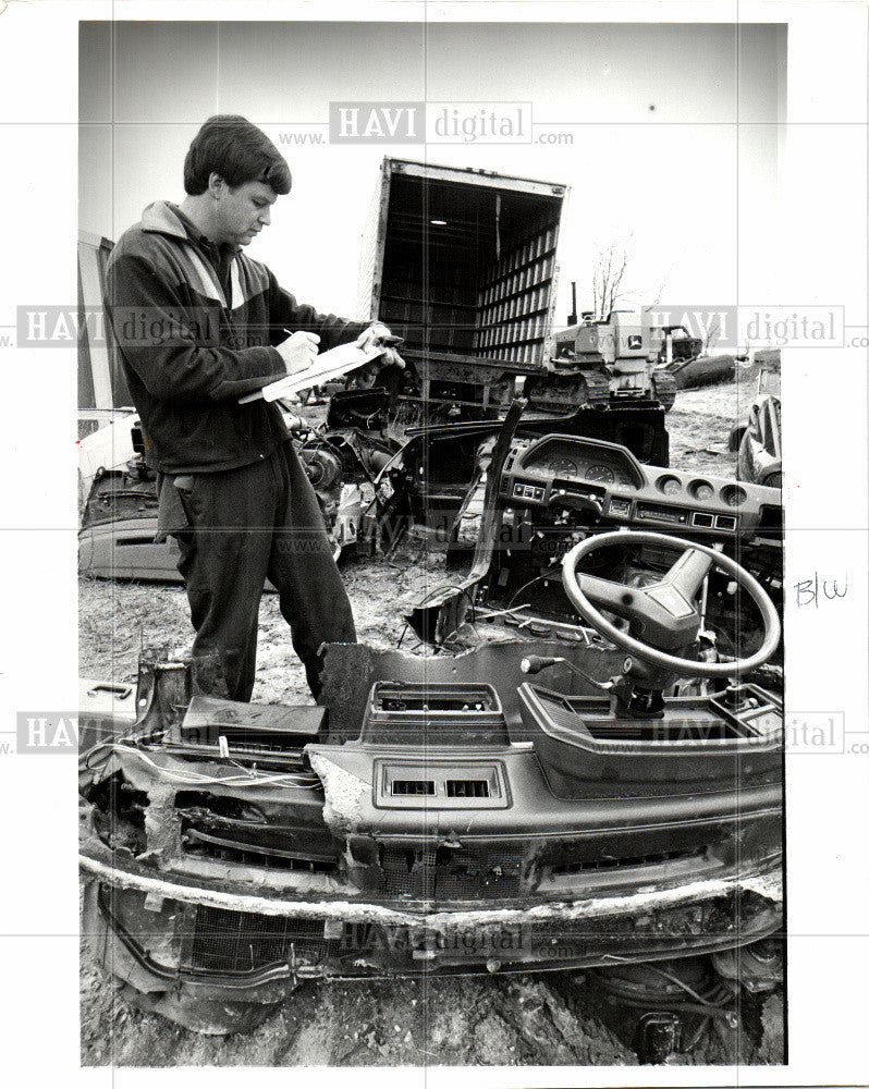 1985 Press Photo AUTOMOBILE - JUNK YARDS - Historic Images