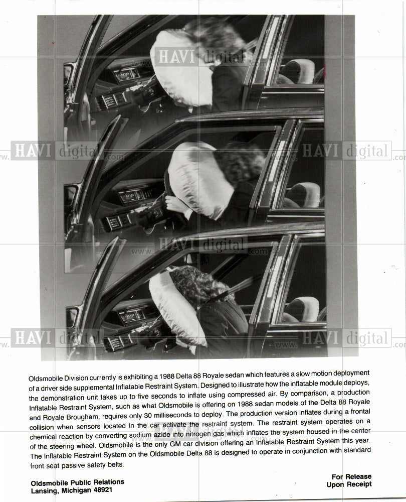 1989 Press Photo Air Bag Oldsmobile Delta 88 royale - Historic Images