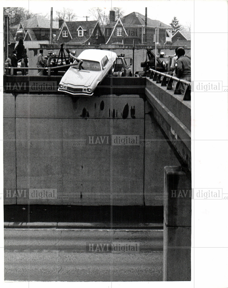 1976 Press Photo automobile accident 75&#39;Chevy - Historic Images