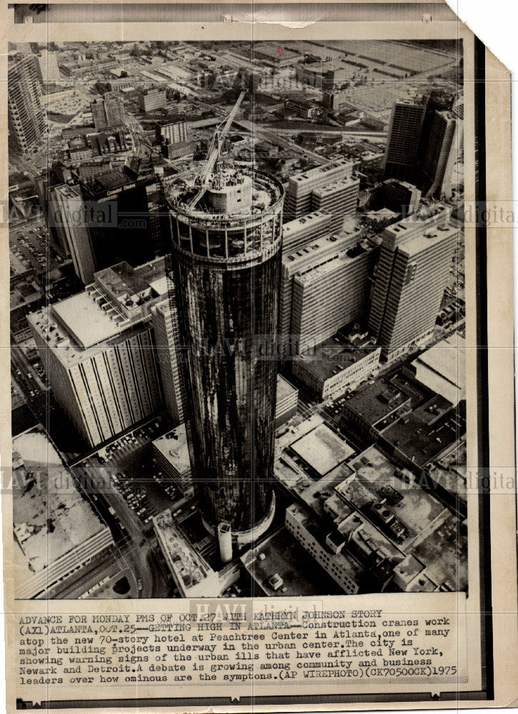 1975 Press Photo GETTING HIGH IN ATLANTA - Historic Images