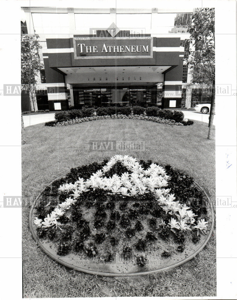 1992 Press Photo Atheneum Suite Hotel Greektown - Historic Images