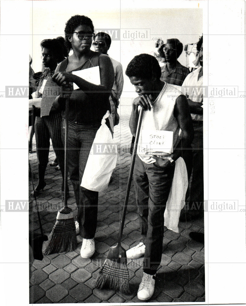 1983 Press Photo DEMONSTRATORS WITH BROOMS - Historic Images