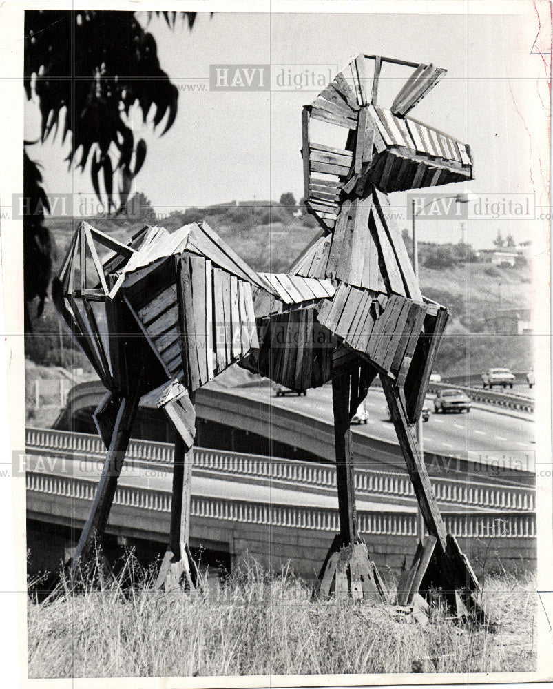 1967 Press Photo art,wooden horse,Dennis Patton,1967 - Historic Images