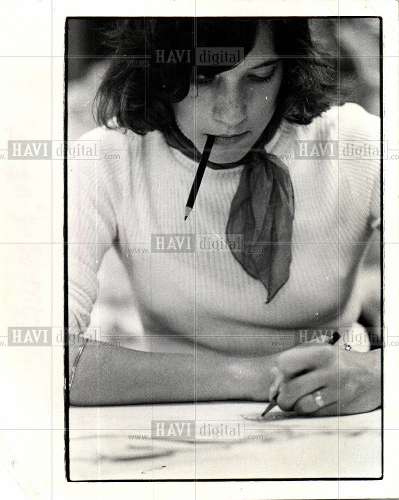 1982 Press Photo process of deliberately arrangingitem - Historic Images