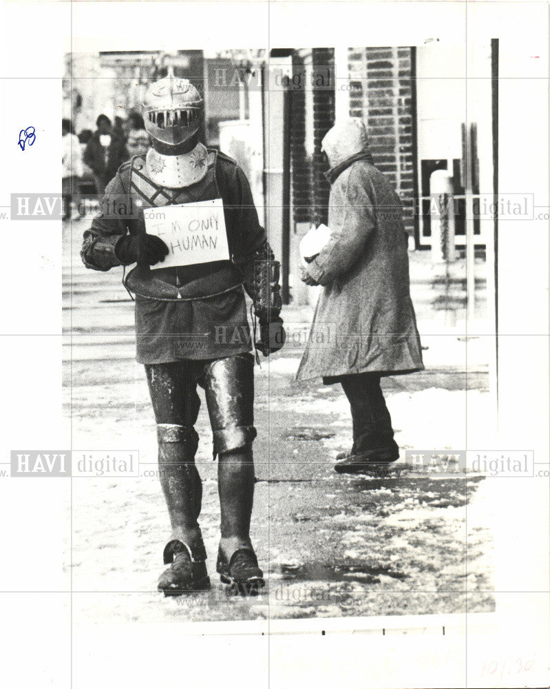 1985 Press Photo protective covering - Historic Images