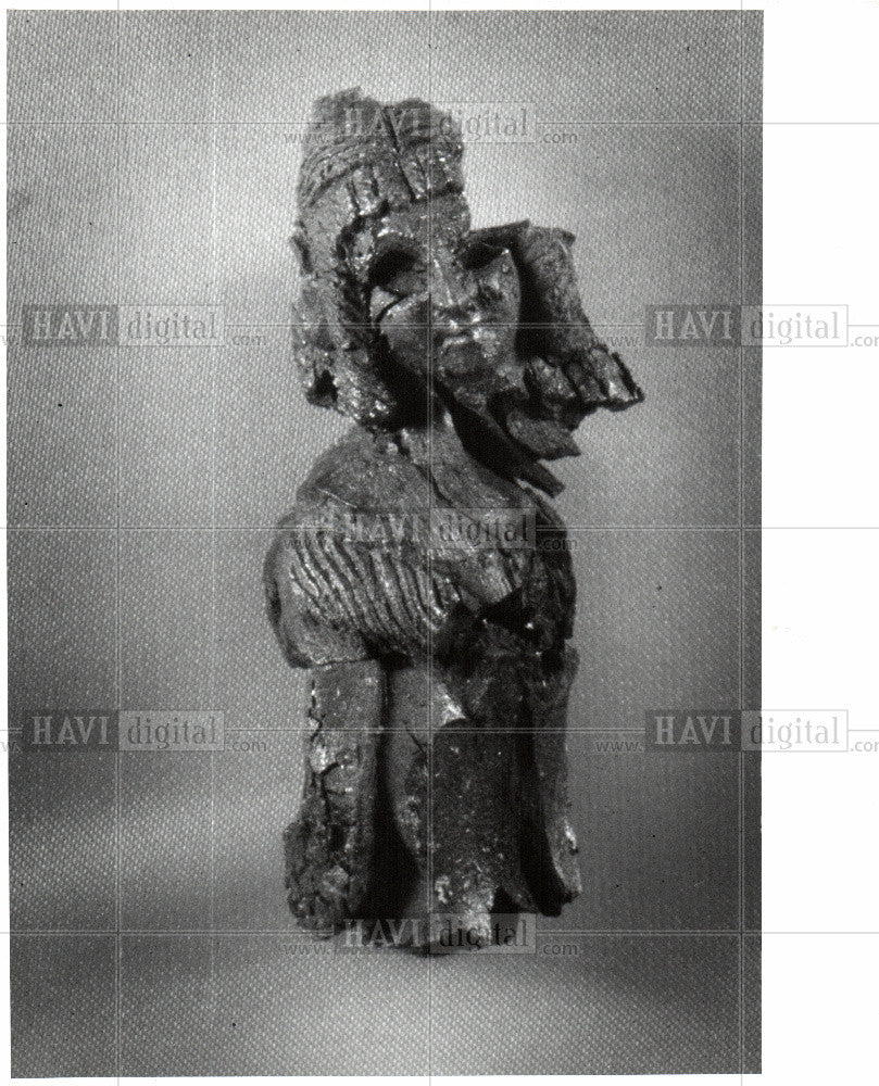 Press Photo CARVED WOODEN FEMALE FIGURE - Historic Images