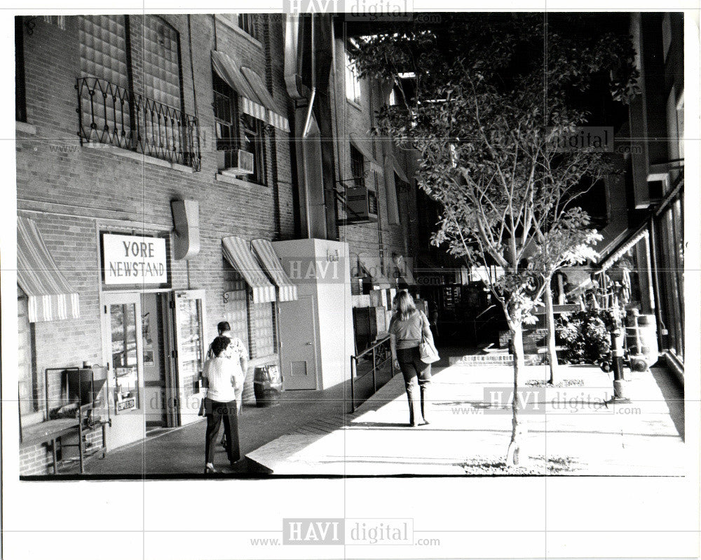 1980 Press Photo Railway Express Quaker Square - Historic Images