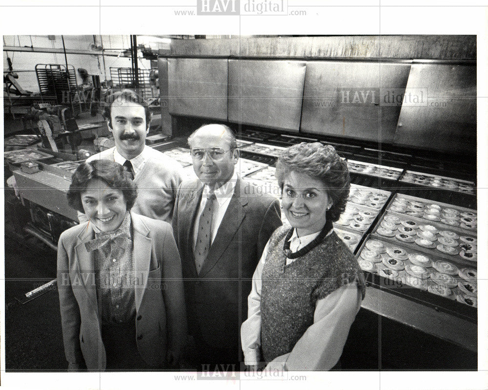 1985 Press Photo Awrey,family,bakery,photo,USA,foods - Historic Images