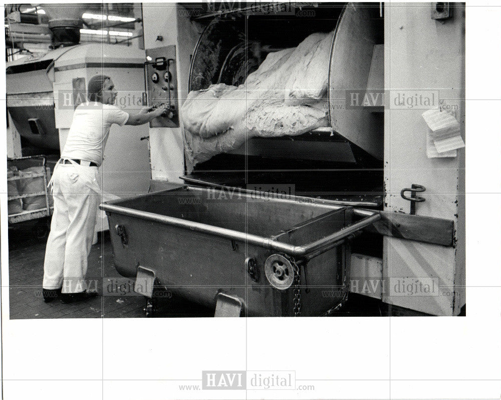 1981 Press Photo Awery Bakery - Historic Images
