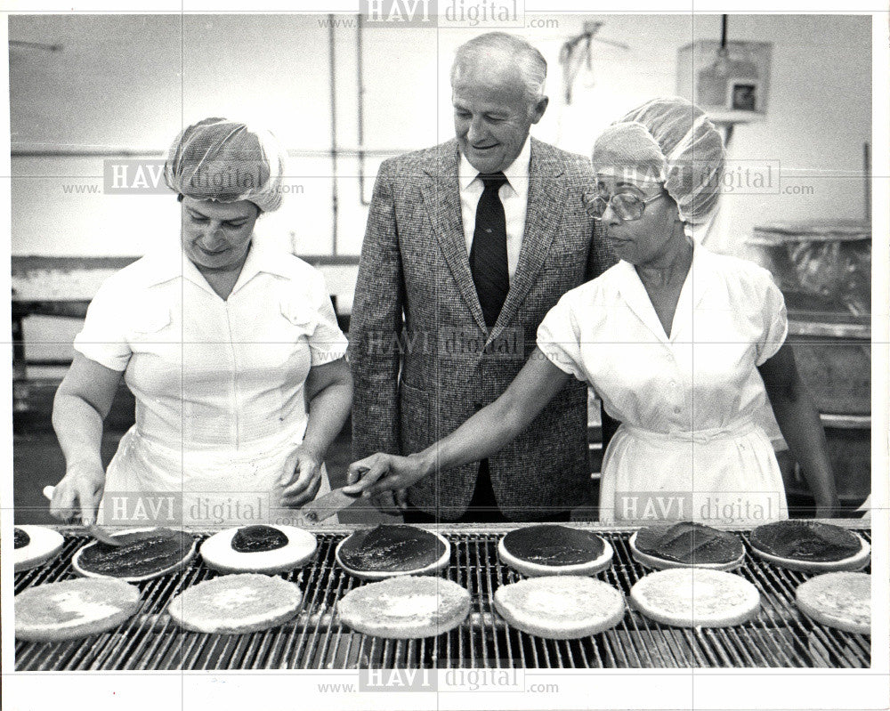 1961 Press Photo awrey bakery - Historic Images