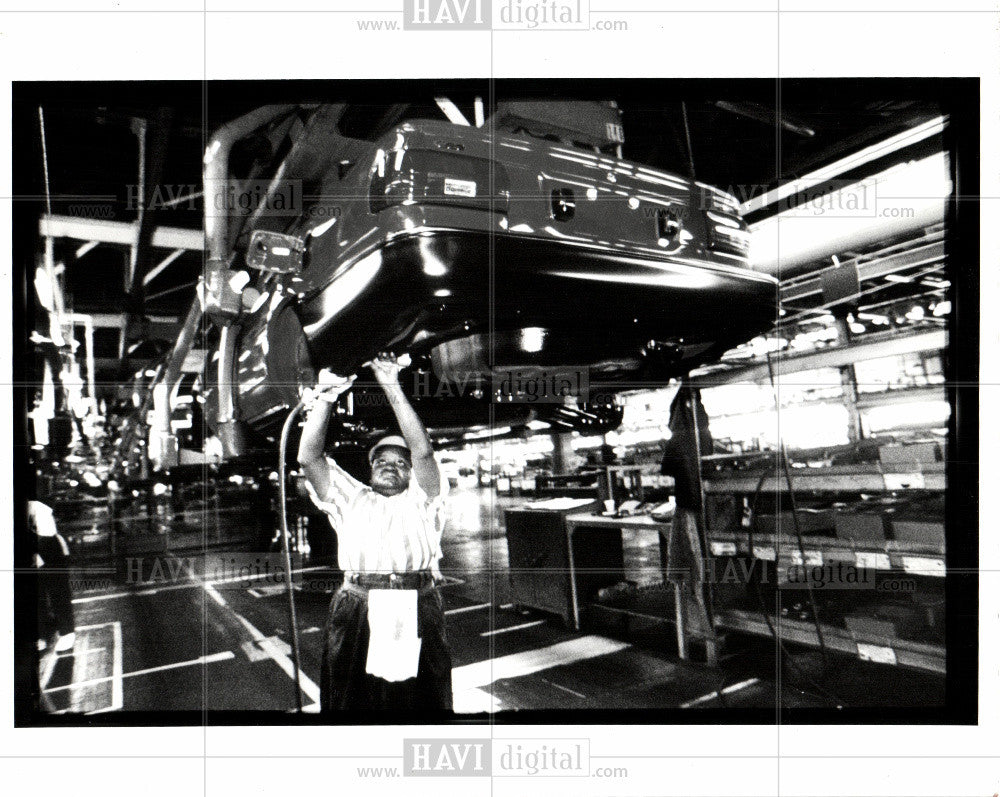Press Photo automobile assembly line Nummi japanes - Historic Images