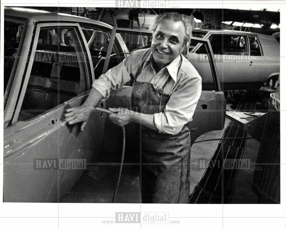 1987 Press Photo Automobile Assemble Line - Historic Images