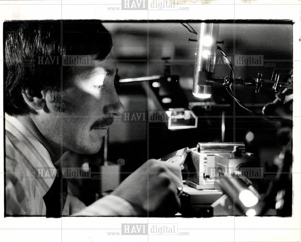 1980 Press Photo Assembly line - Historic Images