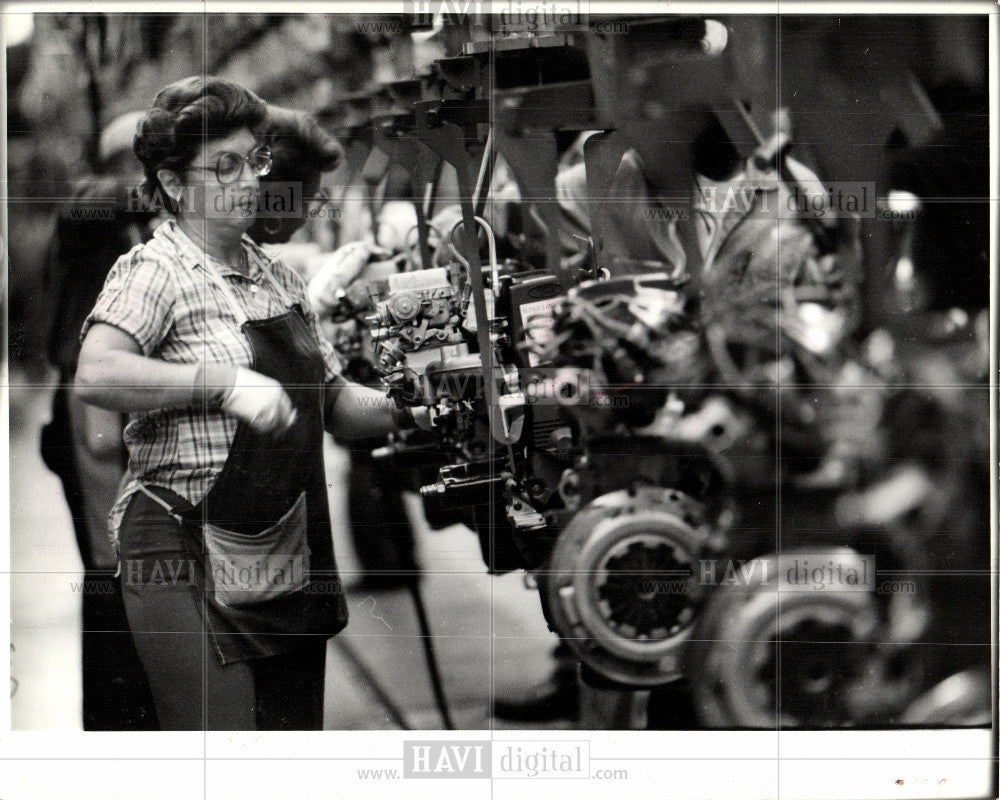 1980 Press Photo Automobile assembly line - Historic Images