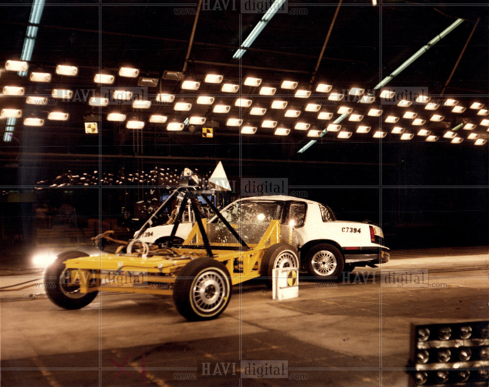 Press Photo Automobile-safety research - Historic Images