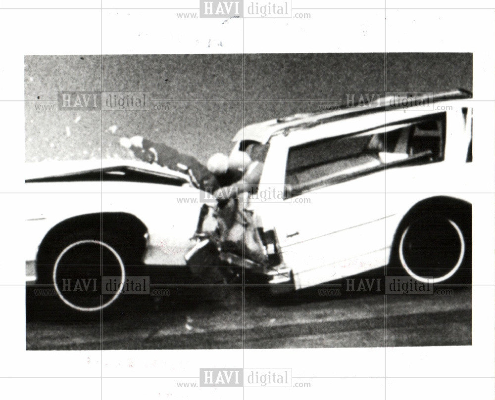 Press Photo Automobile safety - Historic Images