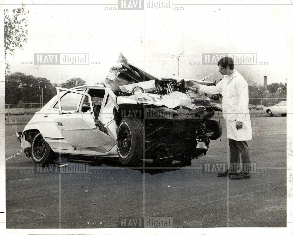 1972 Press Photo Automobile Safety Research - Historic Images