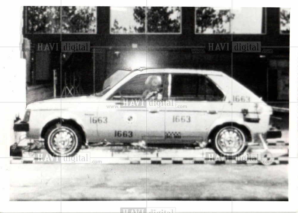 1977 Press Photo Automobile - Safety Research - Historic Images