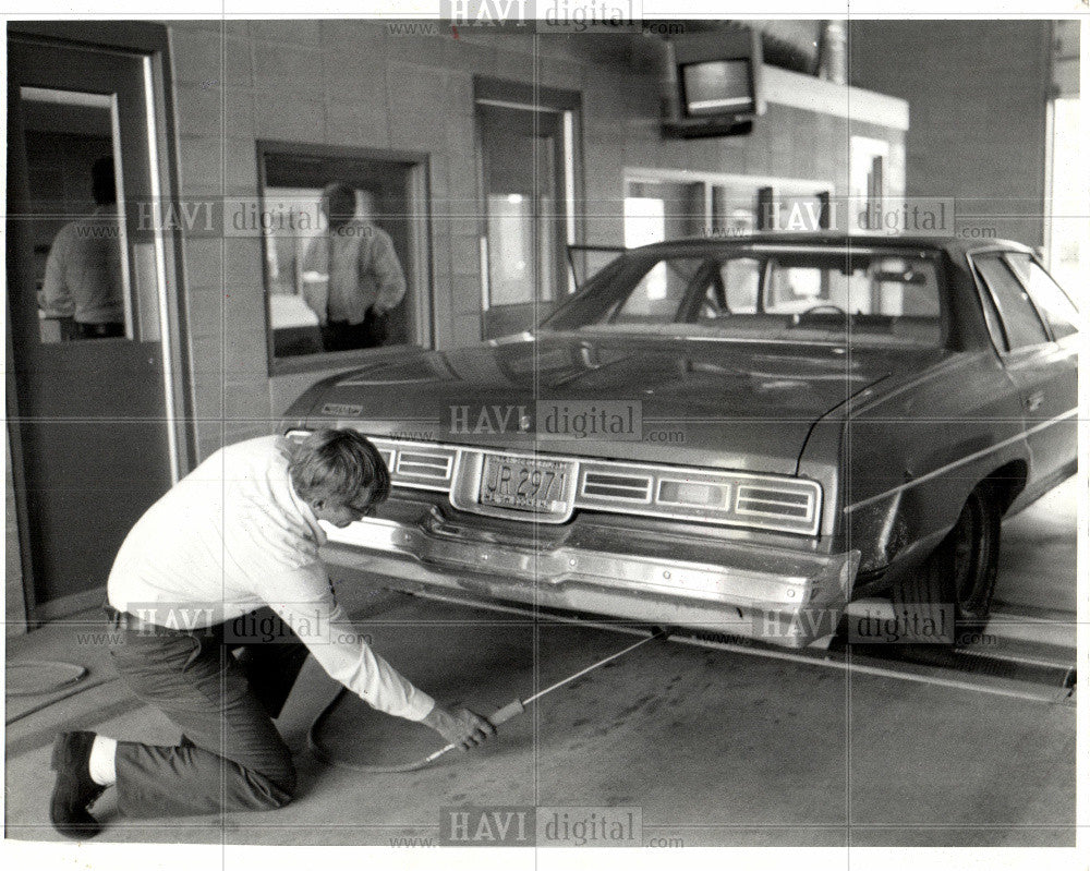 1984 Press Photo Automobile - Safety Inspections - Historic Images