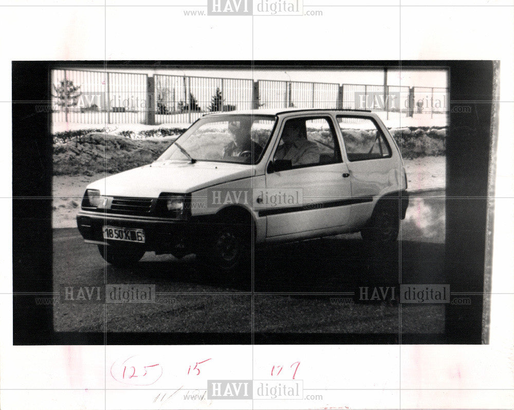1989 Press Photo Moskvich Aleko Russia Automobile - Historic Images
