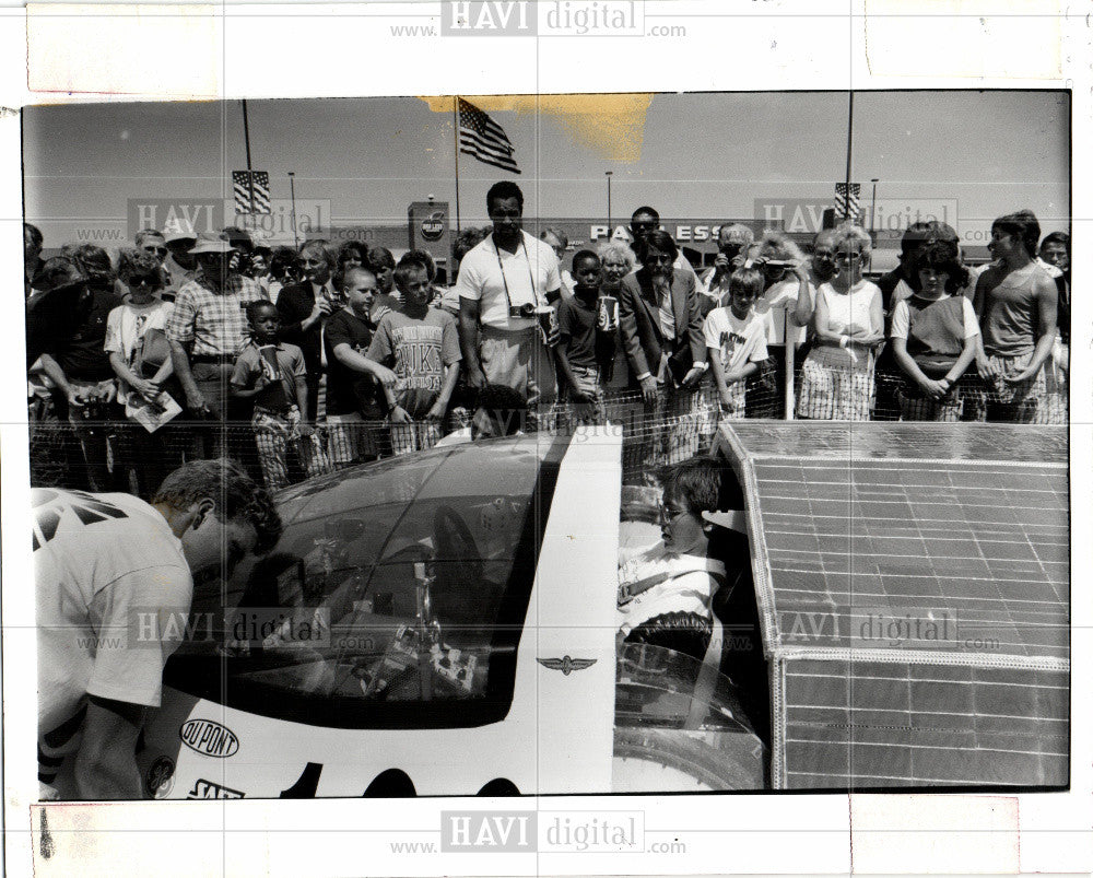 1990 Press Photo VOLTAGE AND AMP METERS - Historic Images